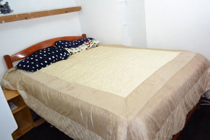 Img - Habitación básica doble, 2 camas individuales, no fumadores, baño privado