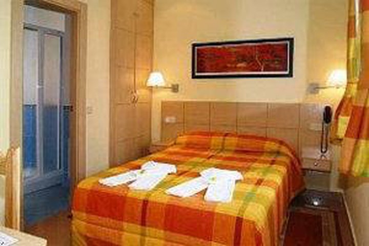 Img - Habitación con 1 cama doble o 2 individuales