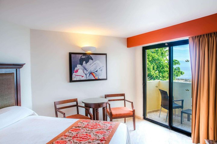 Img - Deluxe oceanfront - 2 adults