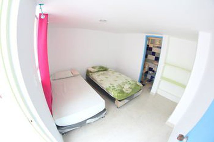 Img - Habitación individual básica, 1 cama individual, baño compartido