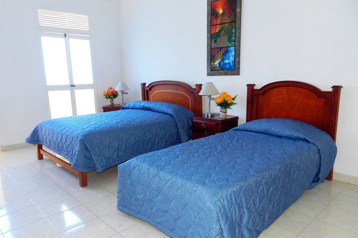 Img - Habitación con 1 cama doble o 2 individuales
