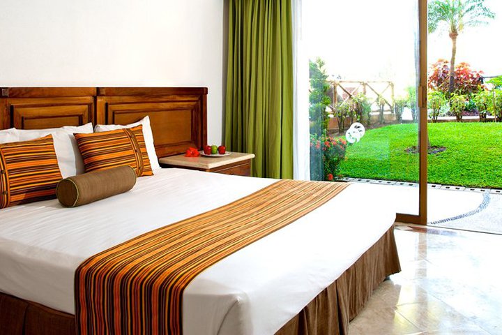 Img - Estándar vista al jardín cama king
