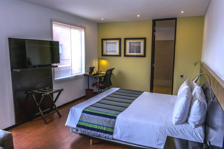 Img - Habitación superior, 1 cama de matrimonio grande, terraza