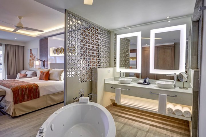 Img - Junior suite lujosa swim up Diamond Club