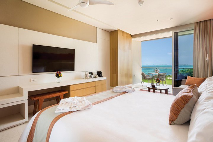 Img - Preferred Club Corner Suite Ocean View King