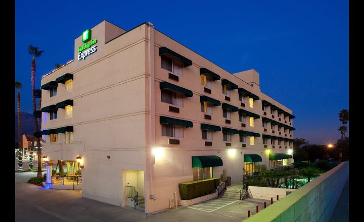 Holiday Inn Express Hotel Suites Pasadena Colorado Blvd - 